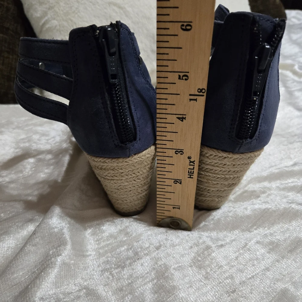 Wedges By Solesensability, Size 7 1/2 EUC